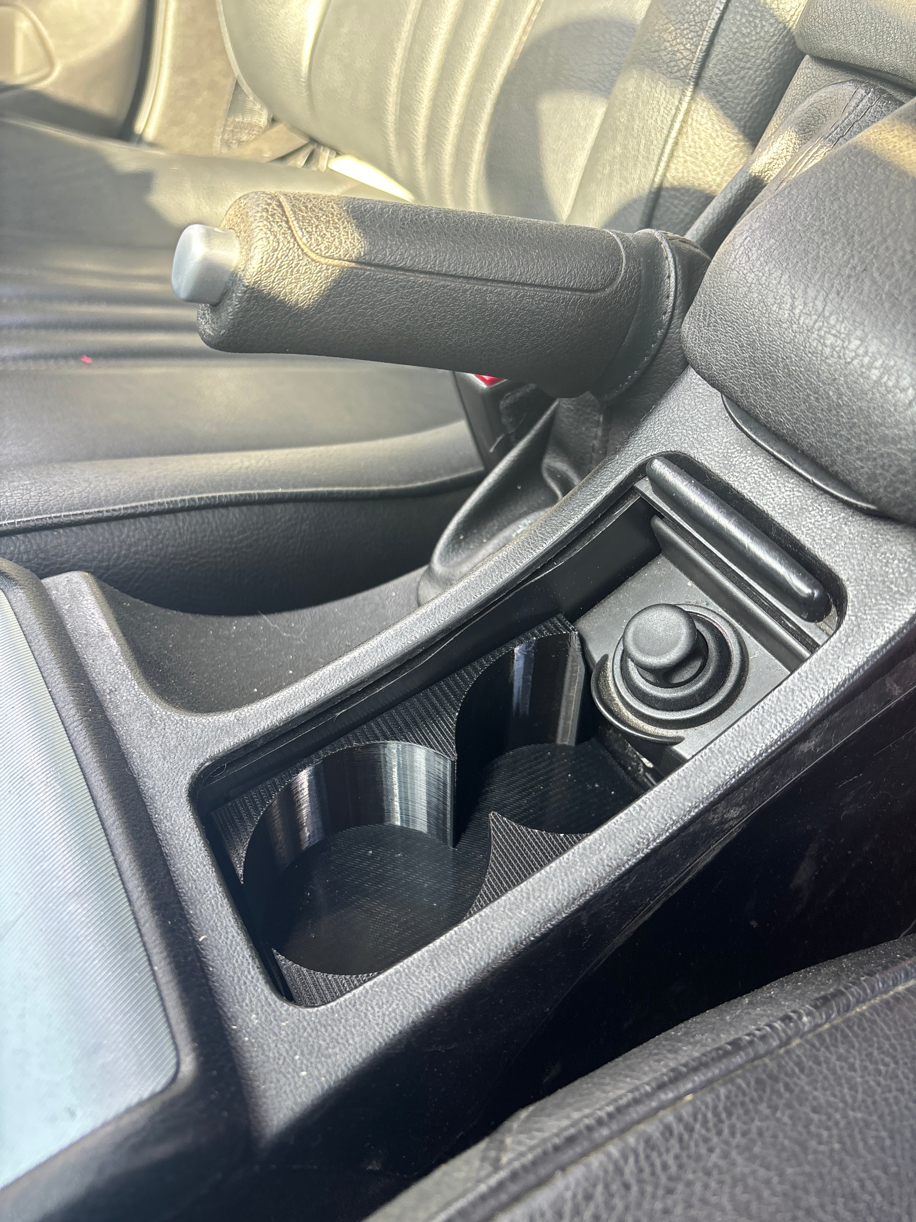 CUP HOLDER DO ALFA ROMEO 159 - z możliwością otworzenia gniazda zapalniczki